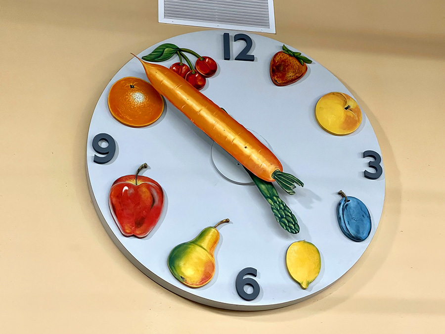 Big Bear veggie clock